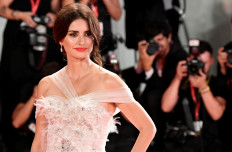 Penelope Cruz wins best actress in Venice 