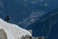 French mayor urges action against Mont-Blanc 'wackos'
