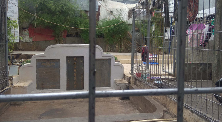 Desolate grave of forgotten figure Souw Beng Kong, oldest tomb in Jakarta