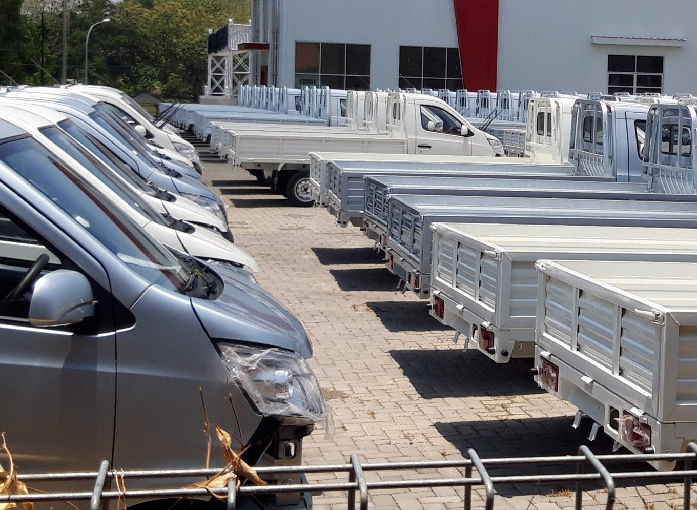 New pickup trucks from the Esemka Bima line are parked in the lot of a factory belonging to PT Solo Manufaktur Kreasi. The Central Java-based automaker has started production on its first SUV model, the Esemka Garuda 1.