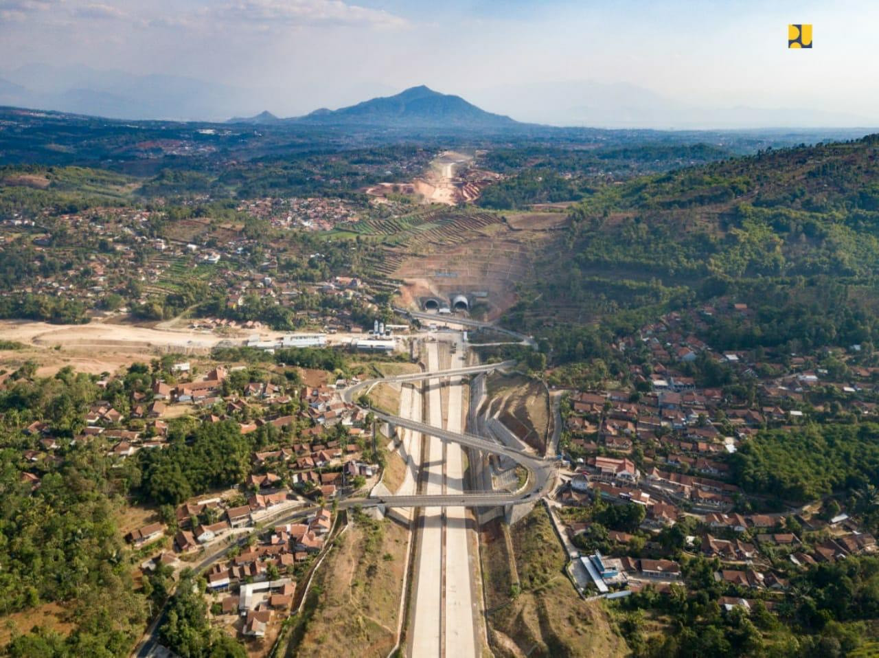 Financing Land Acquisition Issues Hamper Strategic Toll Road Projects Business The Jakarta Post
