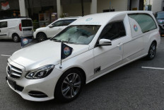 Mugabe's body heads back to a divided Zimbabwe for burial