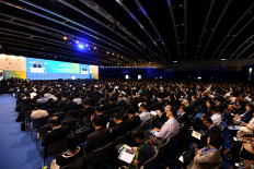 Hong Kong and Beijing leaders united to bolster business confidence