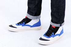 R80 plane, Losing Grip sneaker collaboration sold out in one hour