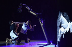 At New York Fashion Week, robotic dresses take on a life of their own