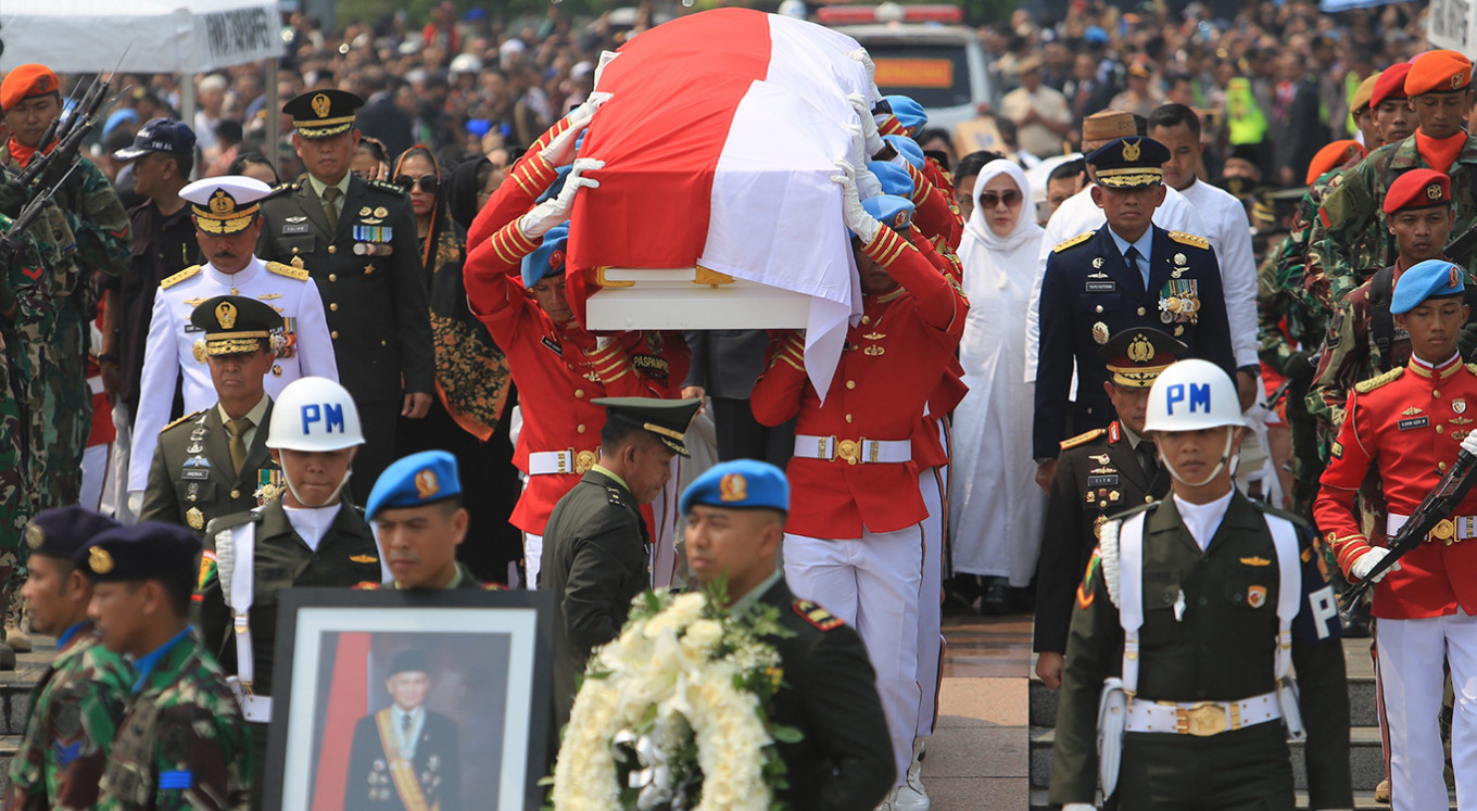 Thousands pay final respects to B.J. Habibie at funeral