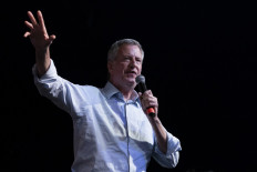 2020 Democratic presidential hopeful Mayor of New York City Bill de Blasio speaks at the Wing Ding Dinner on August 9, 2019 in Clear Lake, Iowa. 