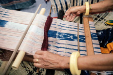 Ikat artisans work together to save world heritage
