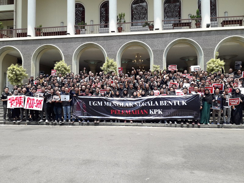 Ugm Lecturer Phone Number Allegedly Hacked After Forming Group Rejecting Kpk Law Revision National The Jakarta Post