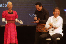 It's possible for robots to have feelings, Sophia tells Jakarta audiences