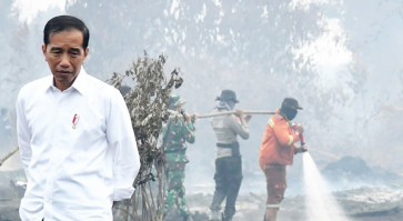 Residents flee Riau amid unbearable smog