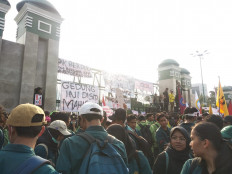 Jokowi bows to public pressure, calls for delay in passing Criminal Code bill into law 