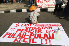 Fishermen and activists grouped under the People Alliance for Maritime Justice (AMUK Bahari) stage a protest in front of City Hall on July 16. The protesters demanded the city administration put an end to deliberations of the zoning plan and coastal northern territory draft bylaw that may put the livelihoods of fisherfolk at risk.