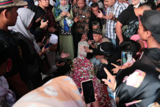 The public pay their respects to Indonesia's third president BJ Habibie at the Kalibata Heroes Cemetery in South Jakarta on Thursday, September 12, 2019. JP/Rafaela Chandra