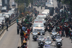 The public pay their last respects as the funeral cortege of former president BJ Habibie passes along Jl. Gatot Subroto in Jakarta on Thursday, September 12, 2019 JP/Dhoni Setiawan