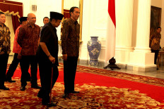 President Joko "Jokowi" Widodo welcomes former president BJ Habibie at the State Palace in Jakarta on October. 13, 2015. JP/ Wienda Parwitasari