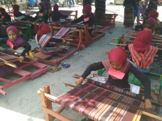 Weaving to become a compulsory subject at East Flores schools