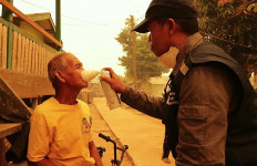  Two die amid worsening smog in Sumatra