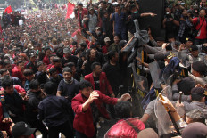 University students in Malang push against a barricade of police officers in an attempt to enter the Malang Legislative Council compound in Malang, East Java, on Sept. 24, during a student protests against the agrarian reform bill and the Criminal Code revision bill. Their attempt led to a clash with the police, with some students and police officers being injured. Antara/Ari Bowo Sucipto