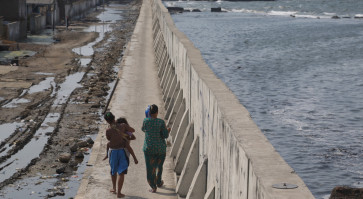 Coastal wall project races to protect sinking Jakarta against &lsquo;king tide&rsquo; 
