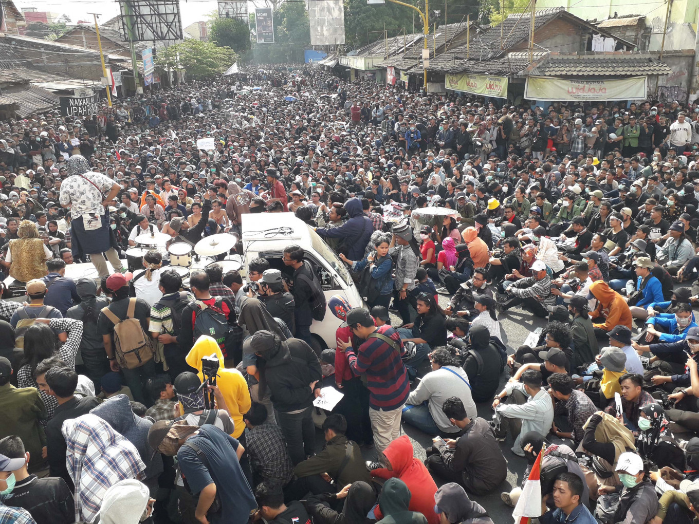 Jokowi gains support from labor unions 