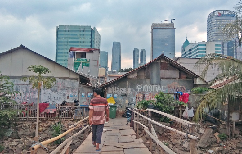 A man walks along a bridge leading to Kampung Kuningan Timur in Central Jakarta on Sept. 27. Amid the hustle and bustle in the heart of Jakarta, the urban village struggles to survive the oppression of city development. (JP/Budi Sutrisno)