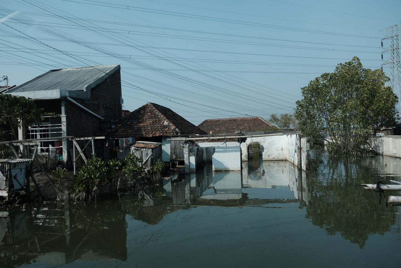 Robbing Demak to pay Semarang: Flood controls make erosion worse