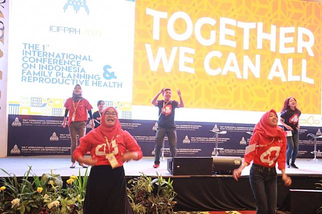 Bounce, bounce: Young people dance to music ahead of the launch of Dance4Life's latest study at the first International Conference on Indonesia’s Family Planning and Reproductive Health in Yogyakarta on Tuesday.