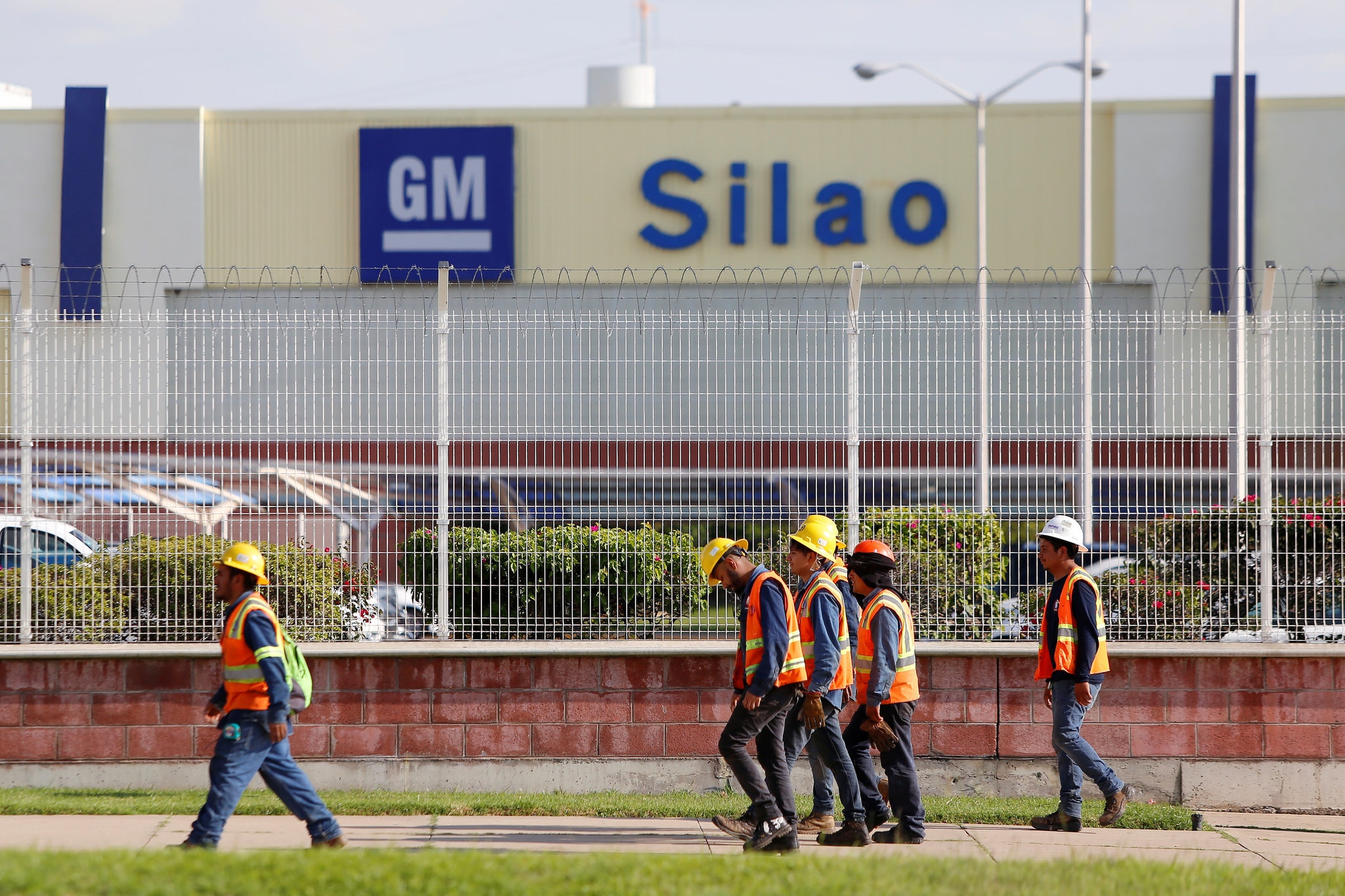Auto suppliers hit as GM strike in US grinds on