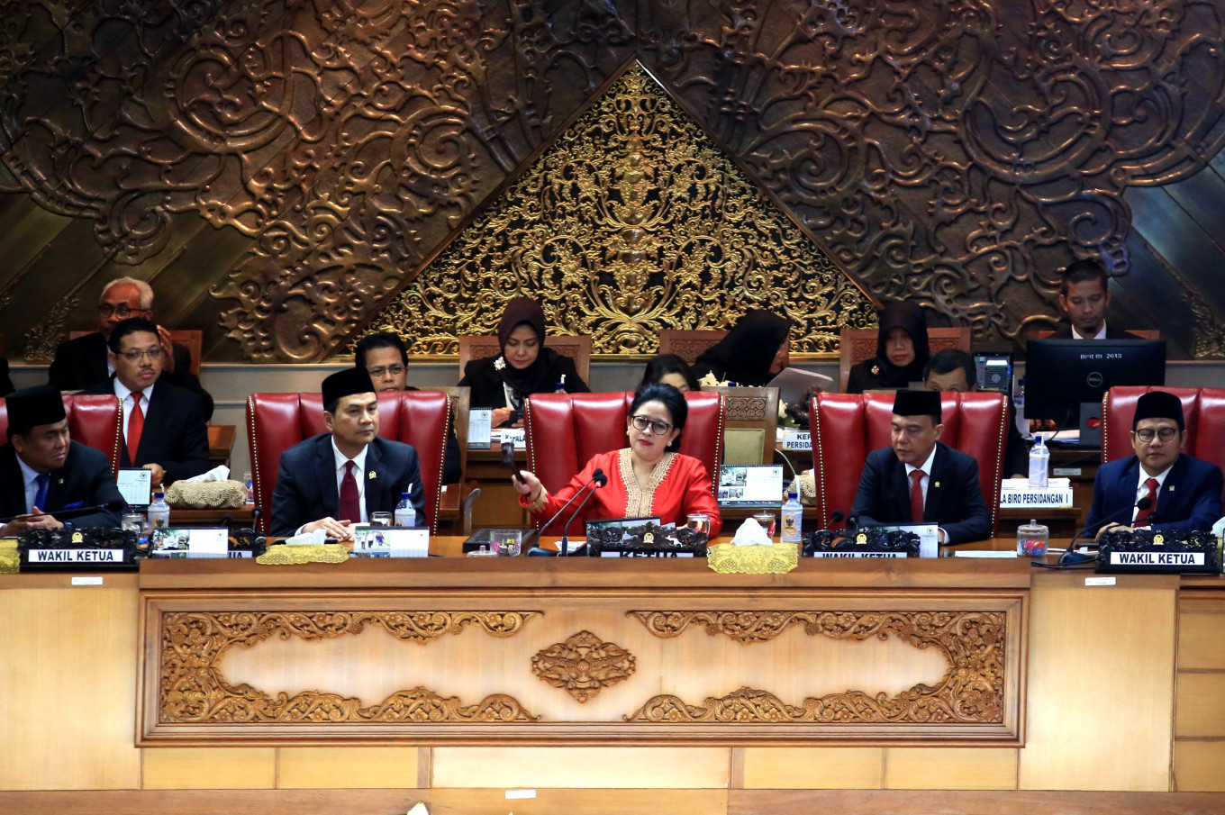 Newly sworn-in House of Representative Speaker Puan Maharani (center) alongside her deputies (from left to right) Azis Syamsuddin (Golkar), Sufmi Dasco Ahmad (Gerindra), Rachmat Gobel (Nasdem) and Muhaimin Iskandar (PKB) attend a plenary meeting in the House chamber on Oct.1.
