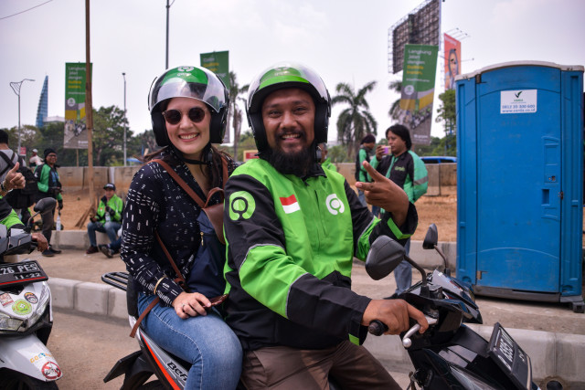 App-based motorcycle taxi drivers wait on the side road of Jl. Jati Baru Raya in Central Jakarta in this file photo.