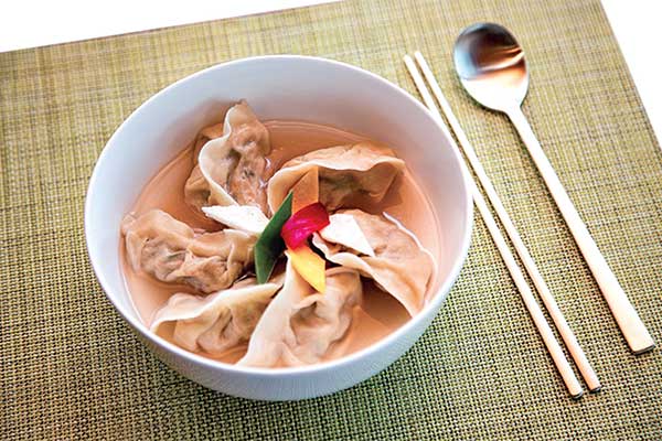 The delightful mandu-guk (dumpling soup). 