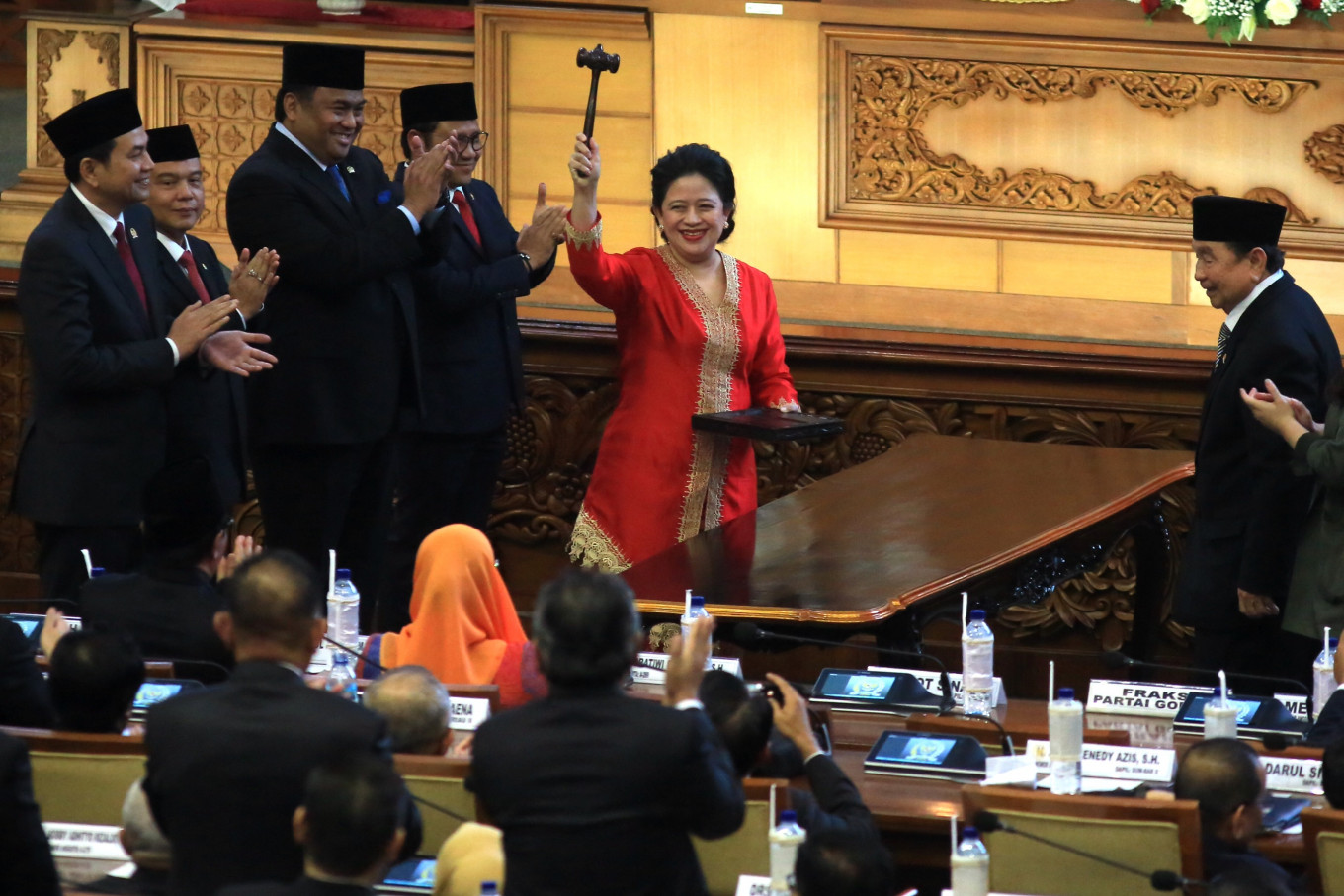 House of Representatives Speaker Puan Maharani (center) holds the gavel accompanied by her deputy speakers Azis Syamsuddin, Sufmi Dasco Ahmad, Rachmat Gobel and Muhaimin Iskandar after they were inaugurated as House speaker and deputy speakers on Oct. 1. 