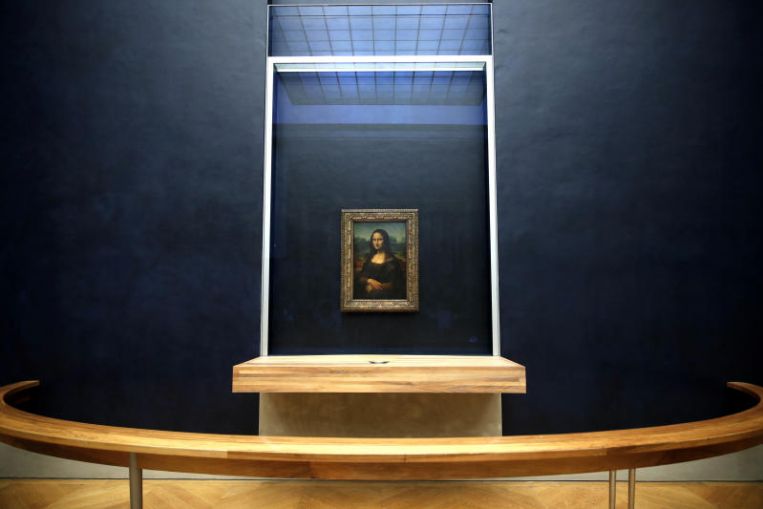 Mona Lisa's smile a touch clearer through Louvre's new protective glass