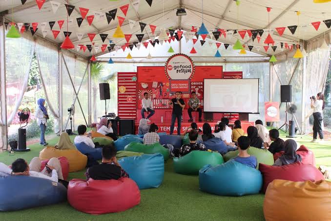 Volunteers, professionals collaborate to address mental illness