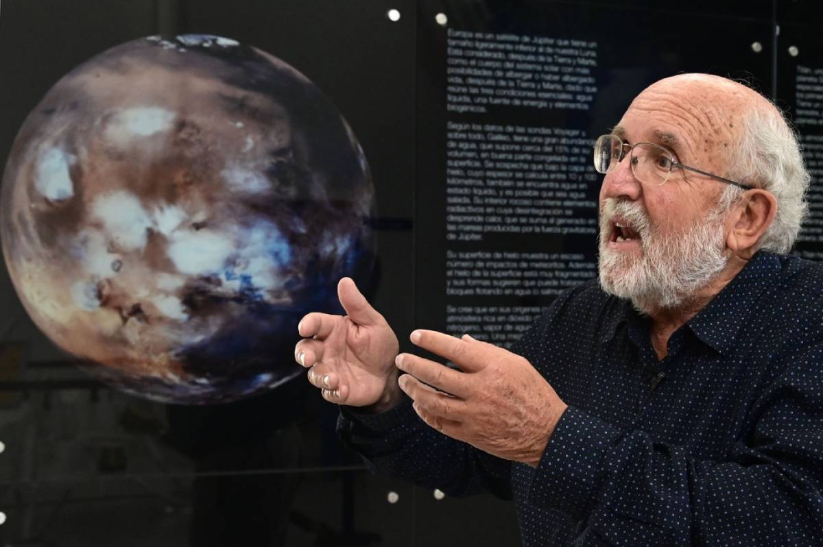 Humans will not 'migrate' to other planets, Nobel winner says