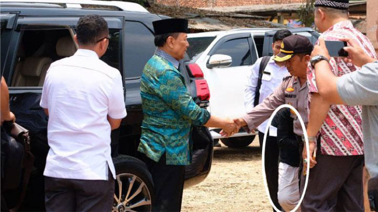 Chief security minister Wiranto received two stab wounds in attack: Doctor