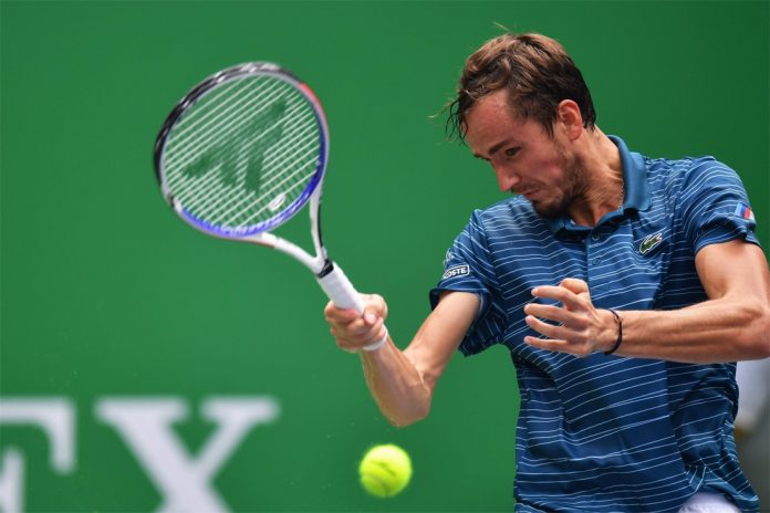 Red-hot Medvedev tames Fognini to reach Shanghai semis