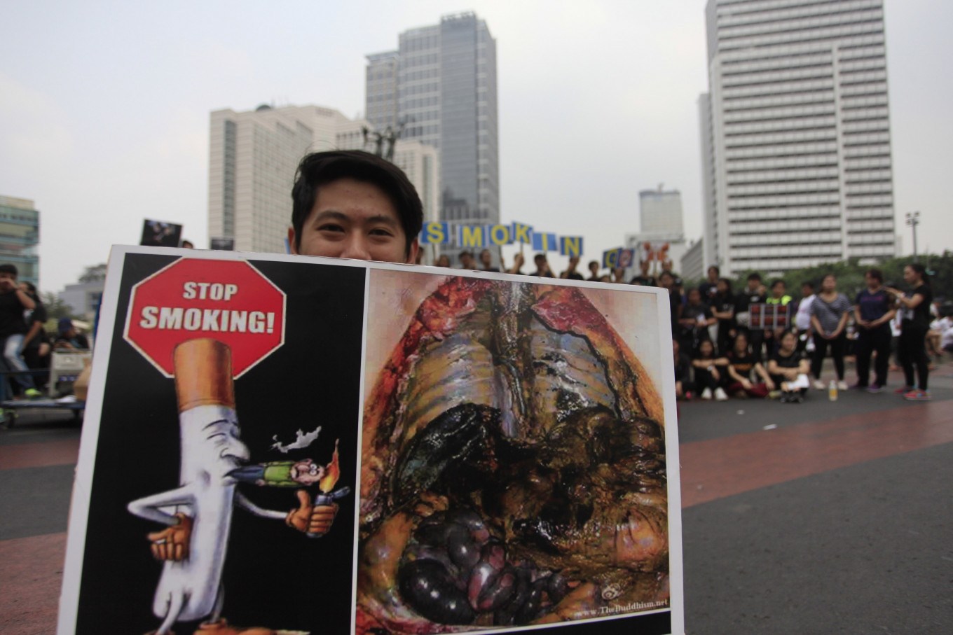 Strengthen govt support to help smokers quit