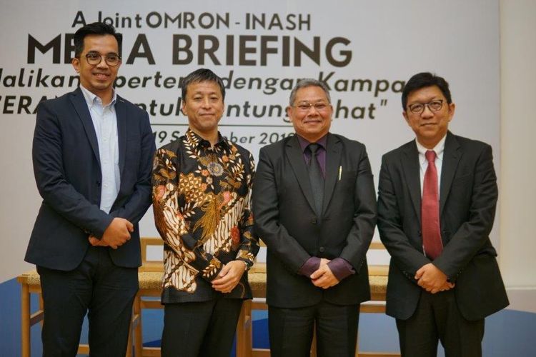 Raising awareness:  Omron Healthcare Indonesia marketing manager Hendriko Norman (left), Omron Healthcare Indonesia managing director Yoshiaki Nishiyabu (second left), Indonesian Society of Hypertension (InaSH) supervisory board member Yuda Turana (second right) and InaSH chairman Tunggul D. Situmorang give a talk about the importance of checking one's blood pressure at home.