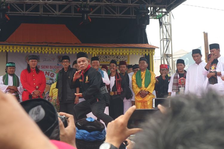 1,000 'pencak silat' artists show off skills in Betawi event 