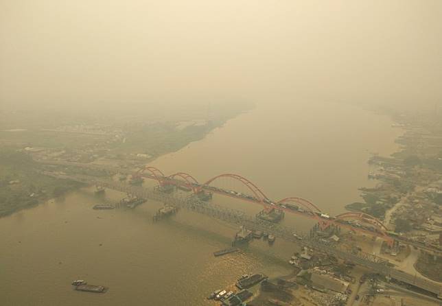 Haze in Jambi worsens as locals hope for rain