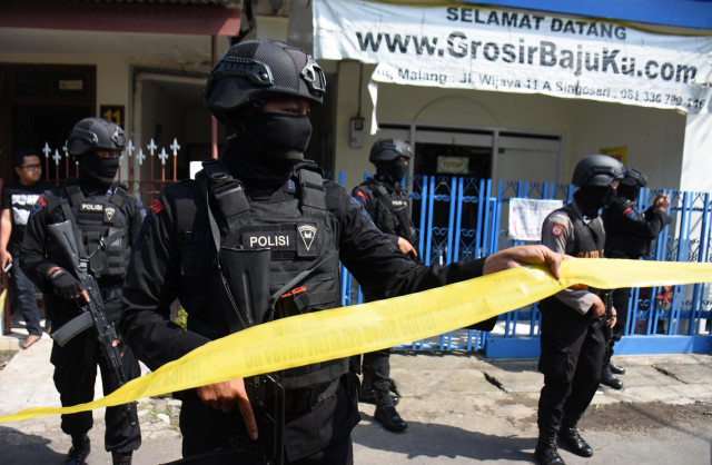 JAD cells work independently yet connected through social media