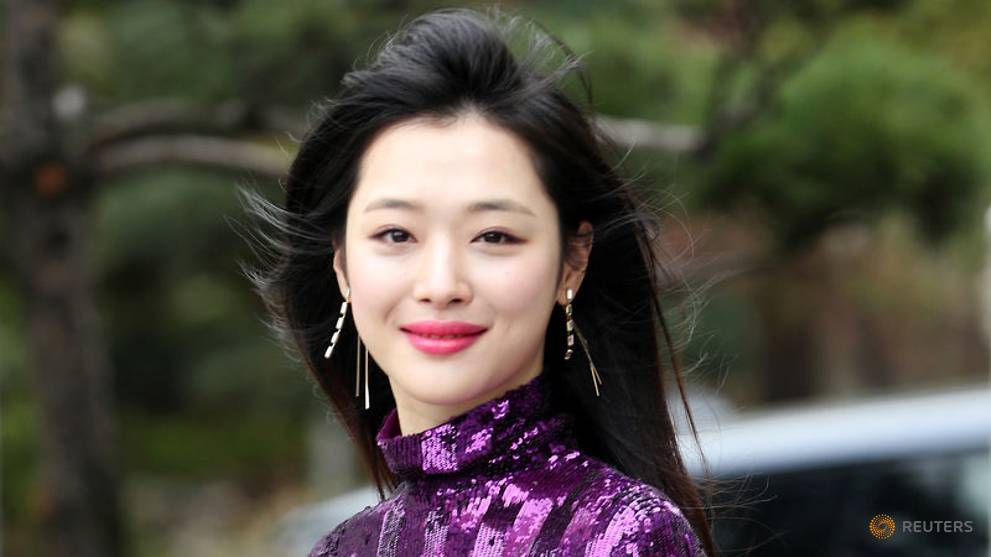 Sulli’s death sparks soul-searching on misogynistic culture, journalism ethics