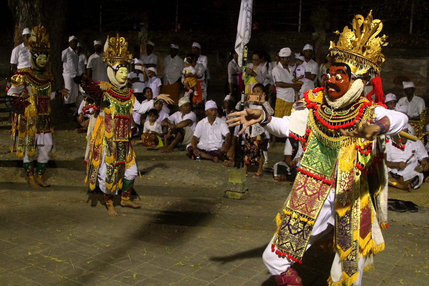 Dancers perform the sacred sandar and telek dances before taking part in the mesiat geni tradition. JP/Zul Trio Anggono
