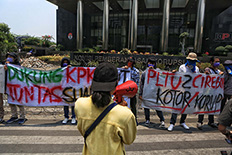 Desacralizing anticorruption agency does not defang KPK