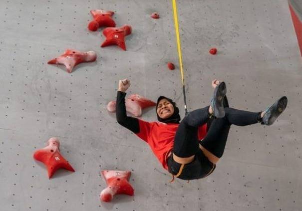 Aries takes gold, breaks women's speed climbing world record