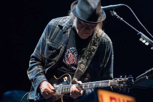 Neil Young seeking US citizenship to vote in 2020