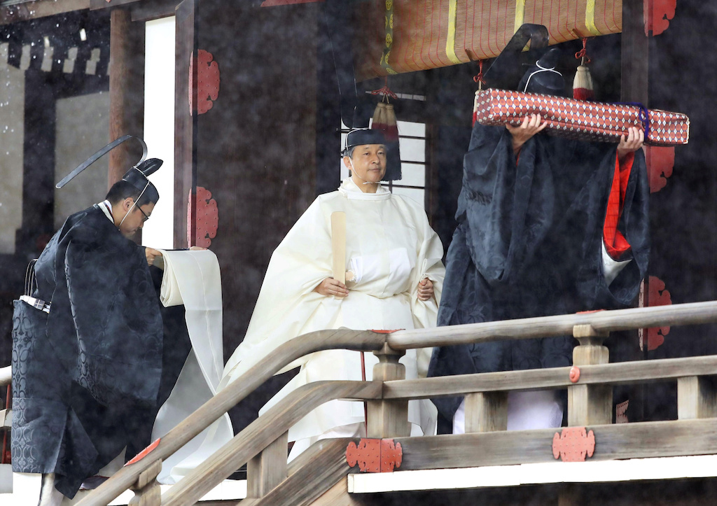 Japan's emperor completes enthronement in ancient ceremony