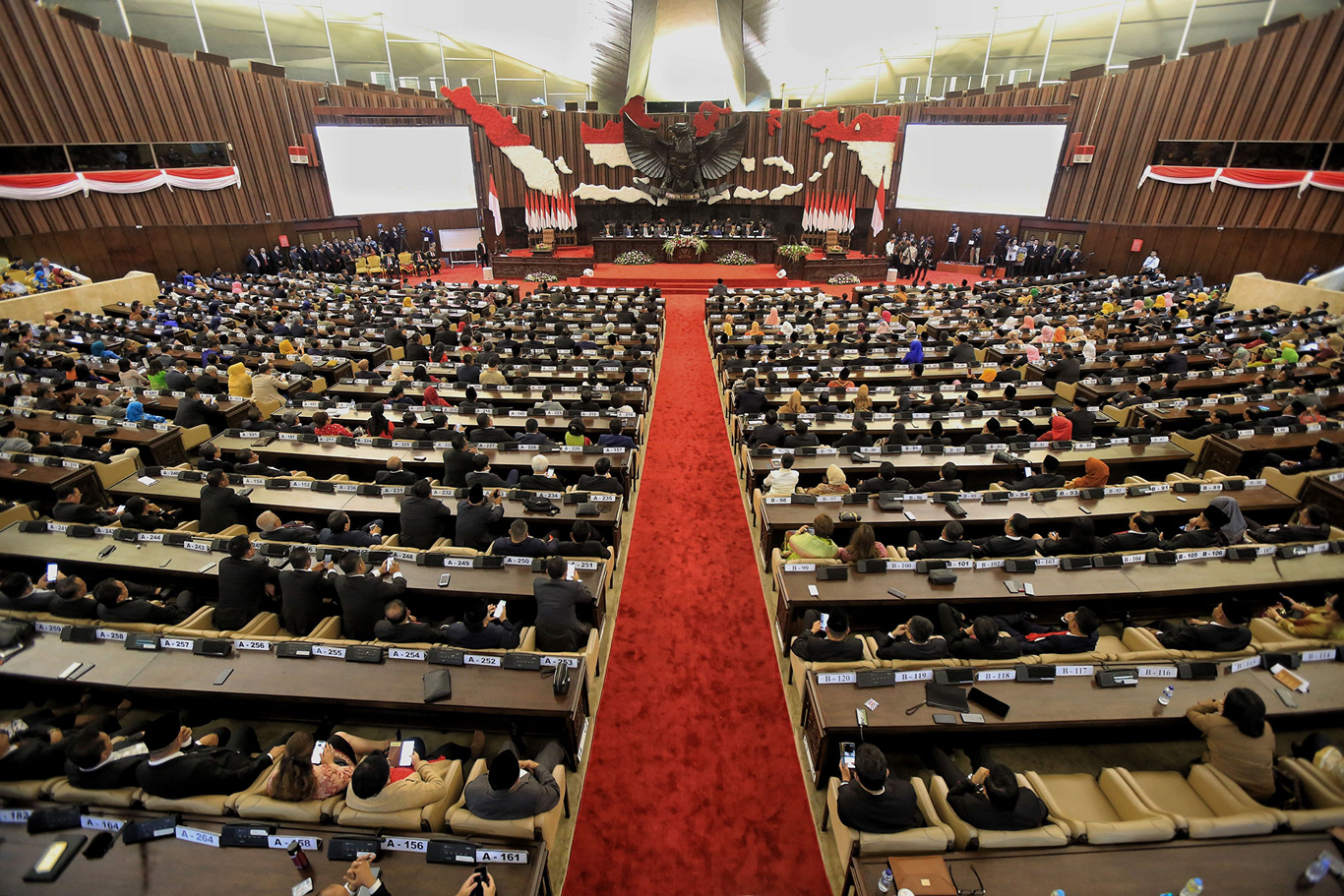 Nudging legislative constraints in constitutional amendment